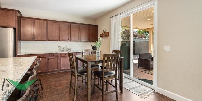 Foto del edificio - Heritage Park 4 Bedroom Home
