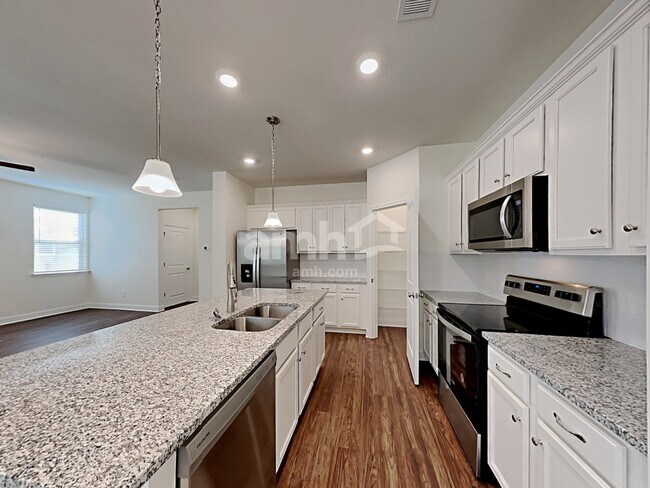Foto del edificio - 7049 Creeksong Dr