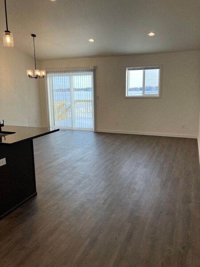 Building Photo - New 3 Bedroom/3 Bathroom Twin Home