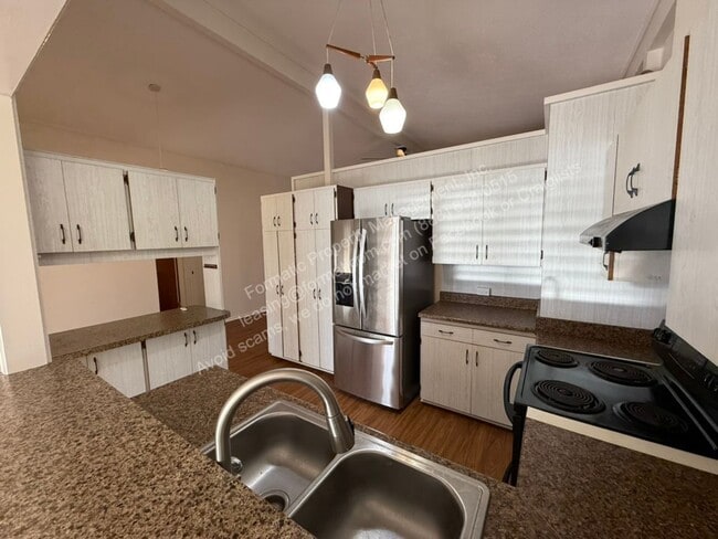 Building Photo - 1458 Humuula St