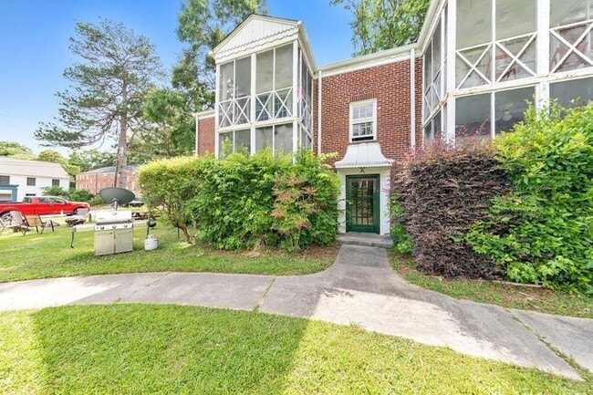 Building Photo - 72 Delmont Dr NE
