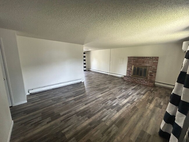 Building Photo - 1320 Summers Ln