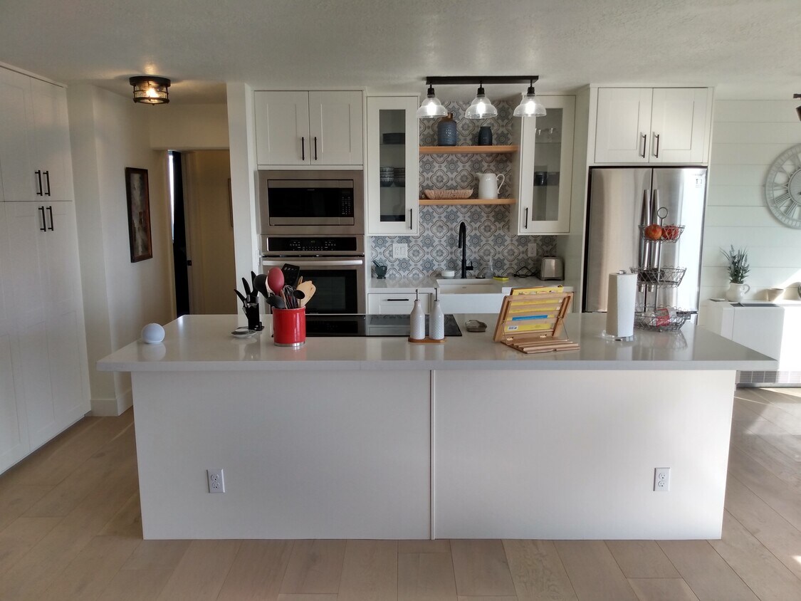 Foto principal - 8 E Hillside Ave