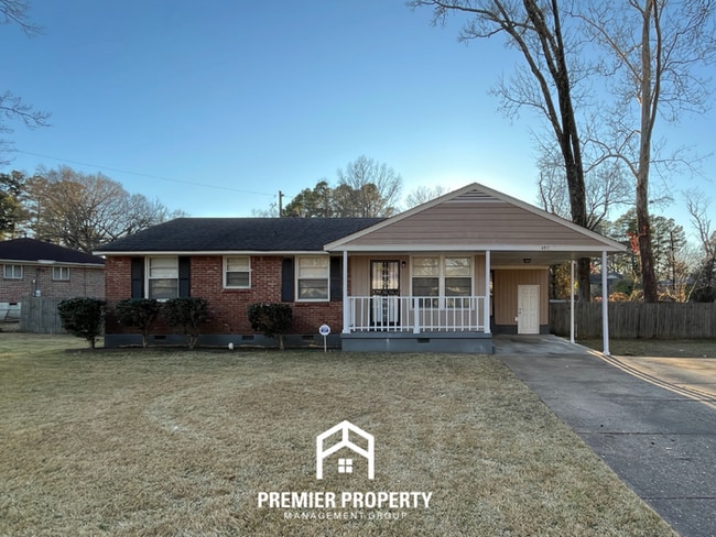 Charming 3BR/1.5BA Memphis Home with Hardwood Floors, Deck & Large Fenced Yard - Charming 3BR/1.5BA Memphis Home with Hardwood Floors, Deck & Large Fenced Yard