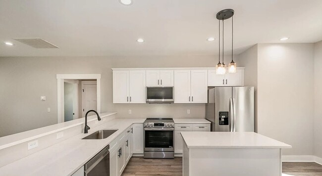 Building Photo - 623 Skyland Dr