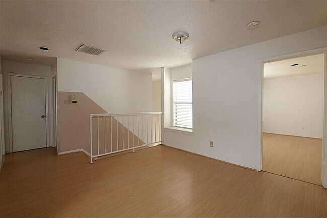 Foto del edificio - 2277 S Kirkwood Rd