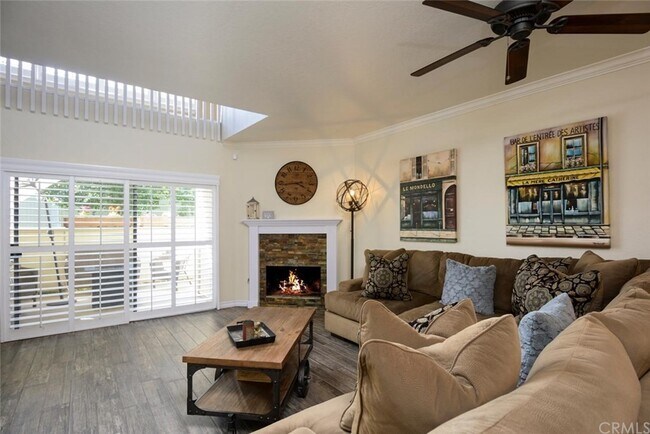 Livingroom - 626 Sycamore Ave