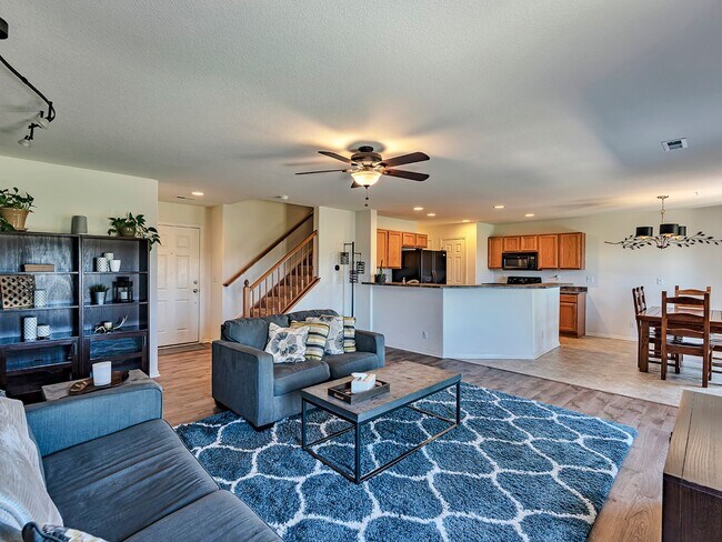 Foto del edificio - Spacious 3 Bedroom 2 1/2 Bath in Castle Rock!