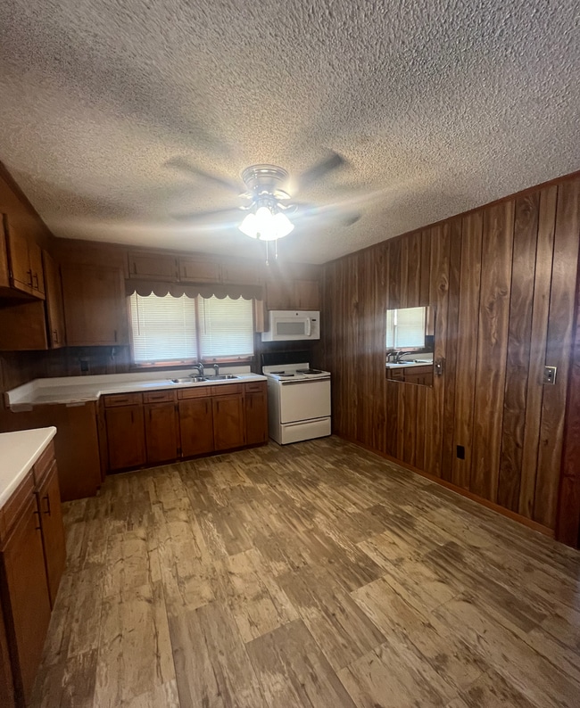 Building Photo - 533 Edw