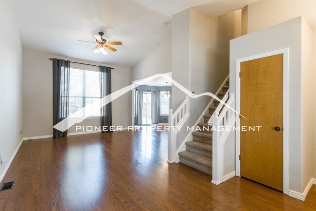 Foto del edificio - Cozy House with Washer/Dryer and Fenced Yard
