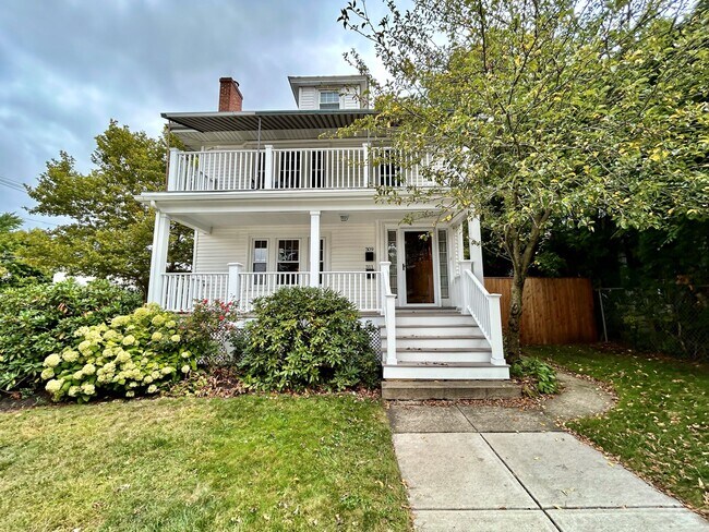 Foto del edificio - 311 Waverley Ave