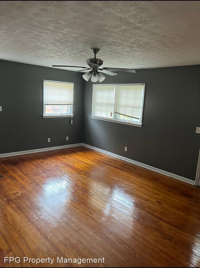 Building Photo - 3 br, 1 bath House - 206 S 2nd St