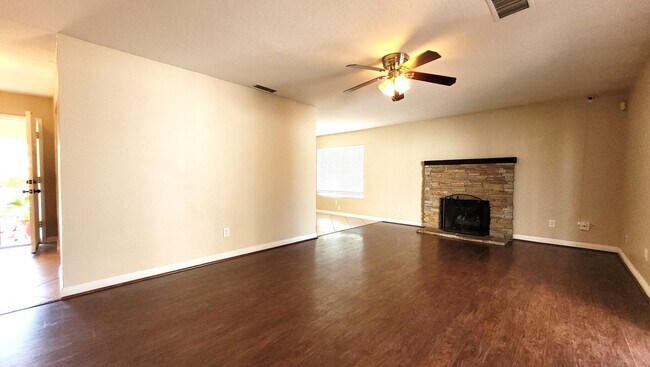 Building Photo - Popular Escondido Single Story 3 Bedroom H...