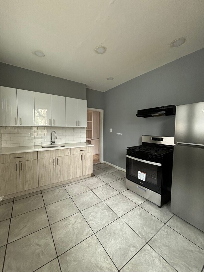 Foto del edificio - 888 S 18th St