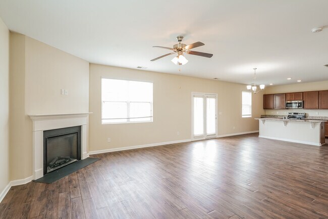 Building Photo - Beautiful Clarksville Home
