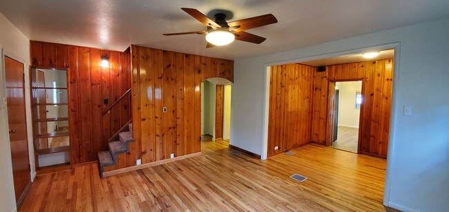 Foto del edificio - Charming 4-bedroom in Golden