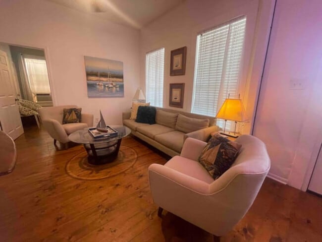 Building Photo - 2423 Avenue Q