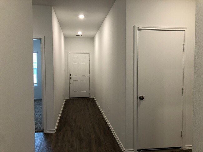Foto del edificio - Charming 4/2 Single Story in Riverhill - G...