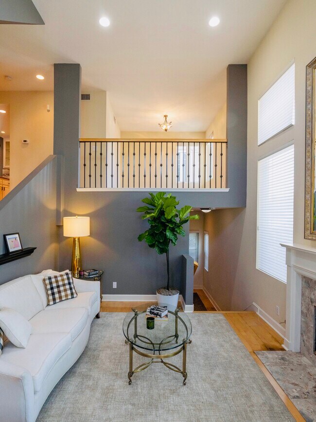 Sala de estar - 4371 Troost Ave