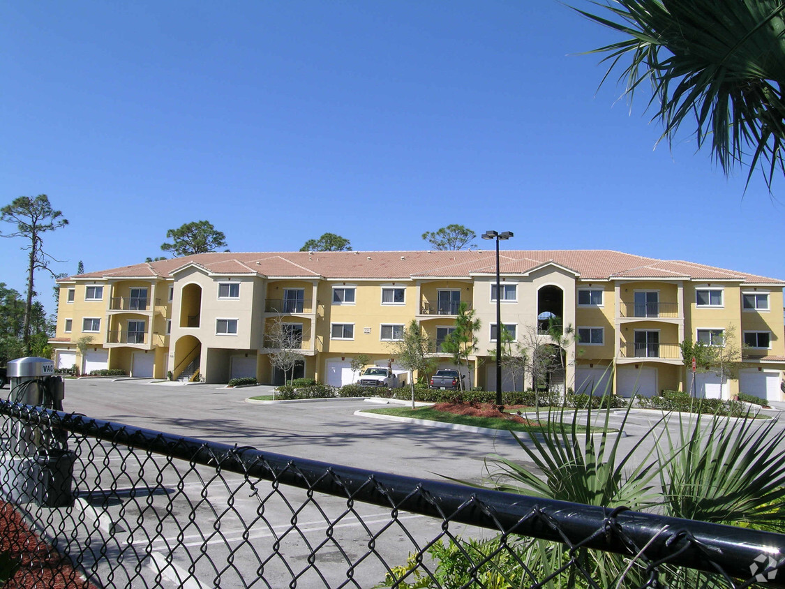 Building Photo - Grand View At Crestwood Clubhouse