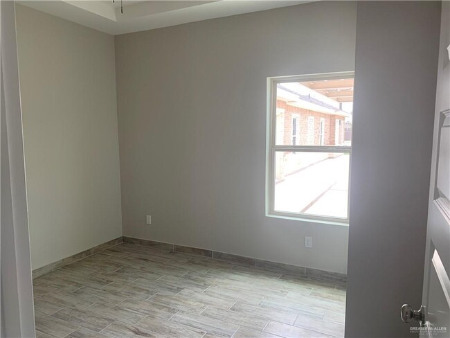 Building Photo - 1428 W Harrison Ave