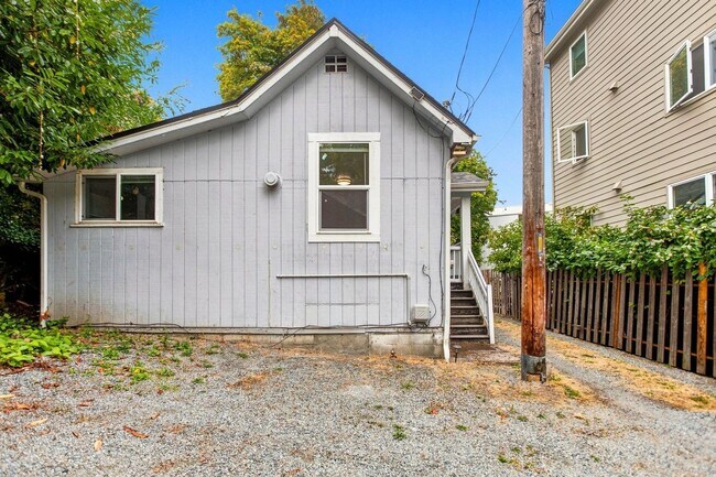 Foto del edificio - 3014 SW Harbor Ln