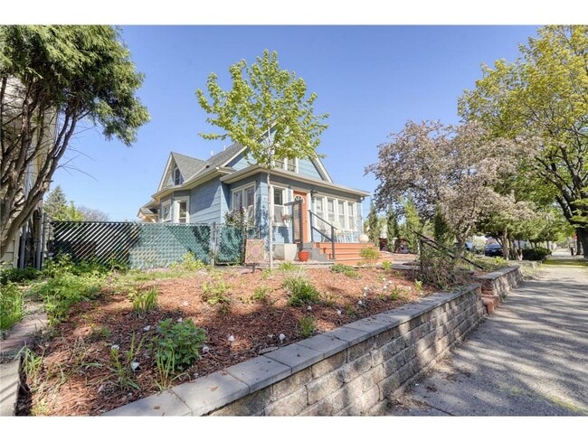 Building Photo - 1618 6th St NE