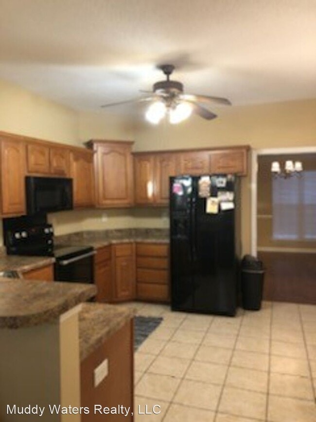 Building Photo - 4 br, 2.5 bath House - 721 Classic Dr S