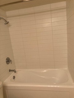 Photo du bâtiment - 1653 Oak Bay Ave