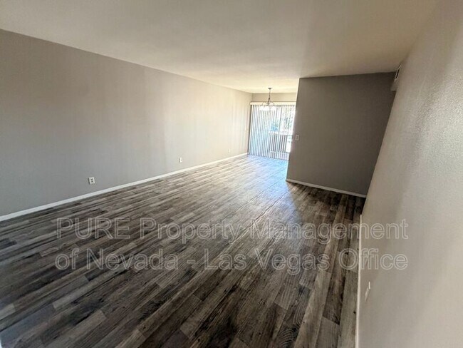 Foto del edificio - 1405 E Vegas Valley Dr