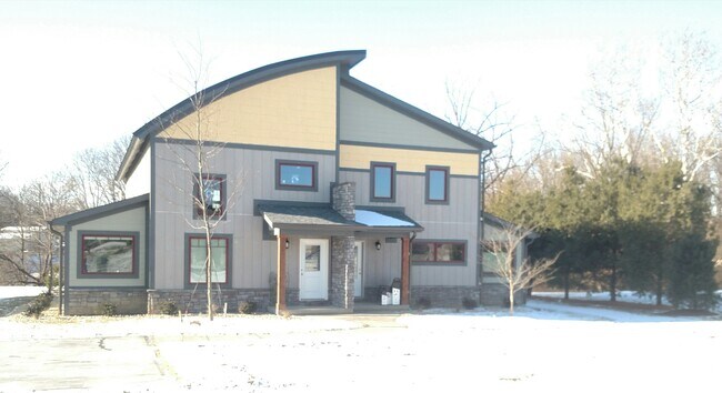 Building Photo - 815 S Shane St