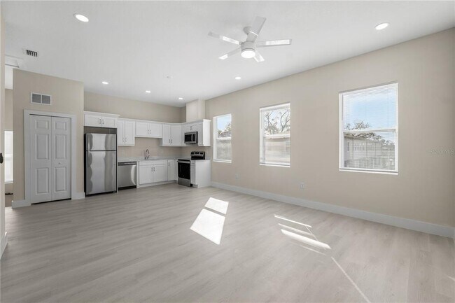Building Photo - 6976 BELLTREE Ct