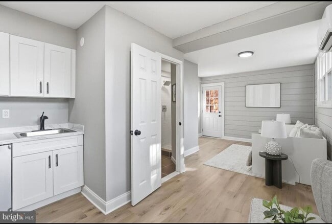 Building Photo - 421 Saint Margarets Dr