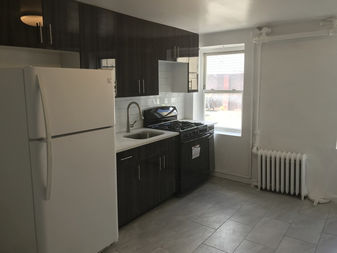 Primary Photo - 43-35 10th St