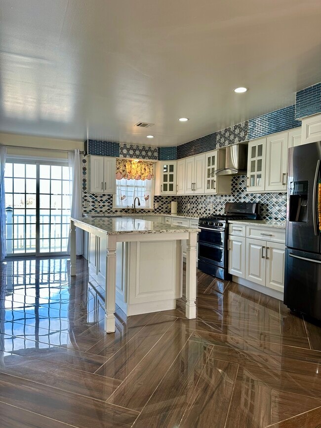 Foto del edificio - 3 Harbor Front Ct