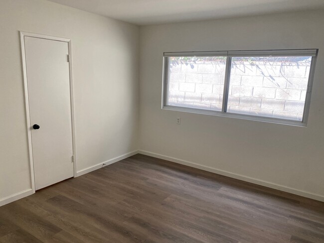 Bedroom with closet - 228 W Walnut Ave