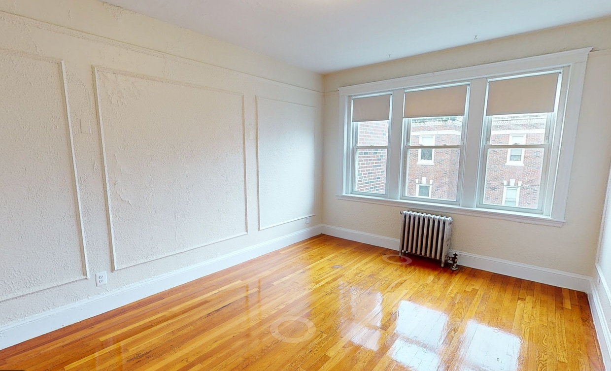 9/1 No Fee! spacious studio w/updated eat in kitchen near B/C/D trains - 9/1 No Fee! spacious studio w/updated eat in kitchen near B/C/D trains