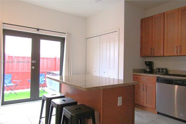 Foto del edificio - 13344 Tropical Ave