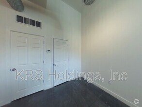 Building Photo - 302 Goshen St