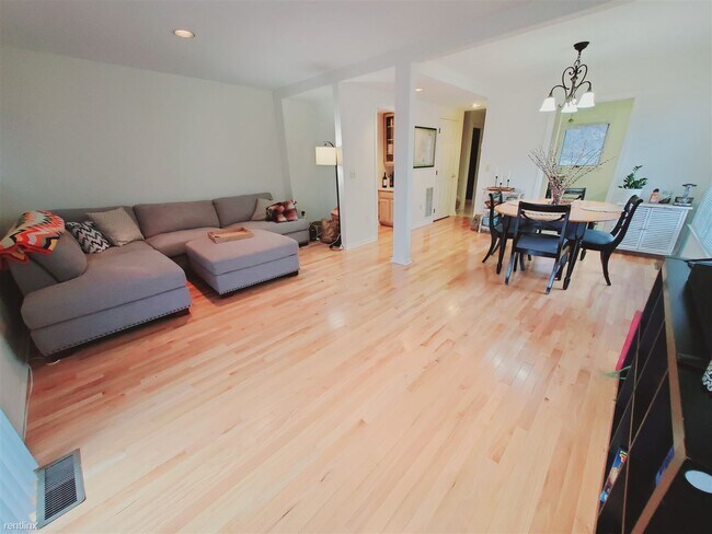 Building Photo - 2 br, 2.5 bath Townhome - 57 Whitmore Ln U...