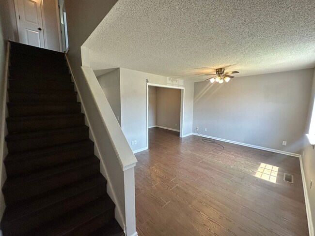 Foto del edificio - 904 Southwood Dr