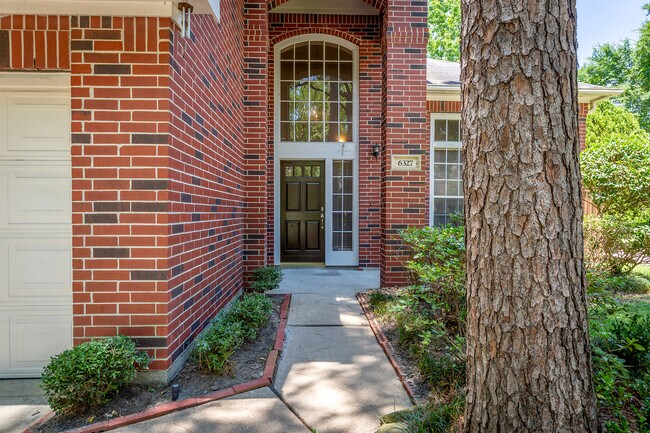 Foto del edificio - 6327 Maple Spring Pl