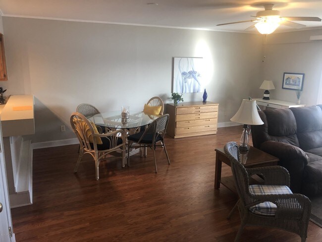 Building Photo - 2203 Harbourside Dr