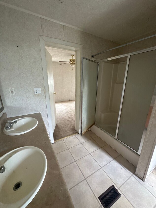Building Photo - 3 Bed 2 Bath For Rent - Twin City