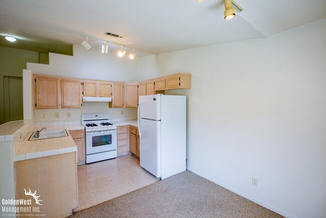 Foto del edificio - Bright and Spacious 2Bdm 2Ba in Gated Comm...