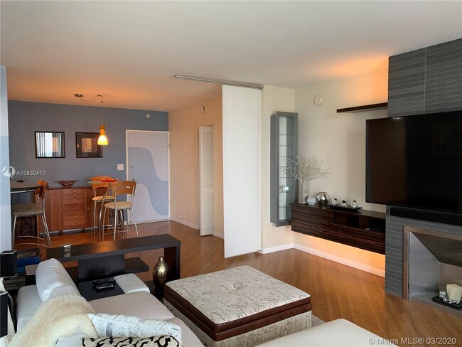 Building Photo - 5600 Collins Ave