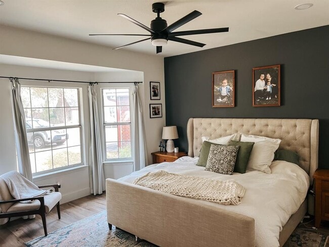 Foto del edificio - 1000 Blue Bird Ct