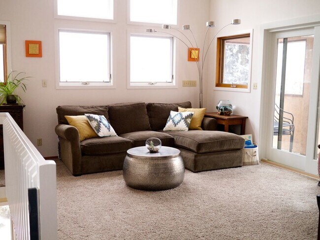 Foto del edificio - 4 Bed 2.5 Bath House One Block From North Boulder Park.