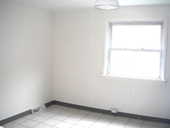 Building Photo - 127 State St