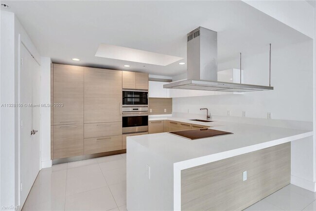 Foto del edificio - 2 br, 2.5 bath Condo - 17301 Biscayne Blvd...